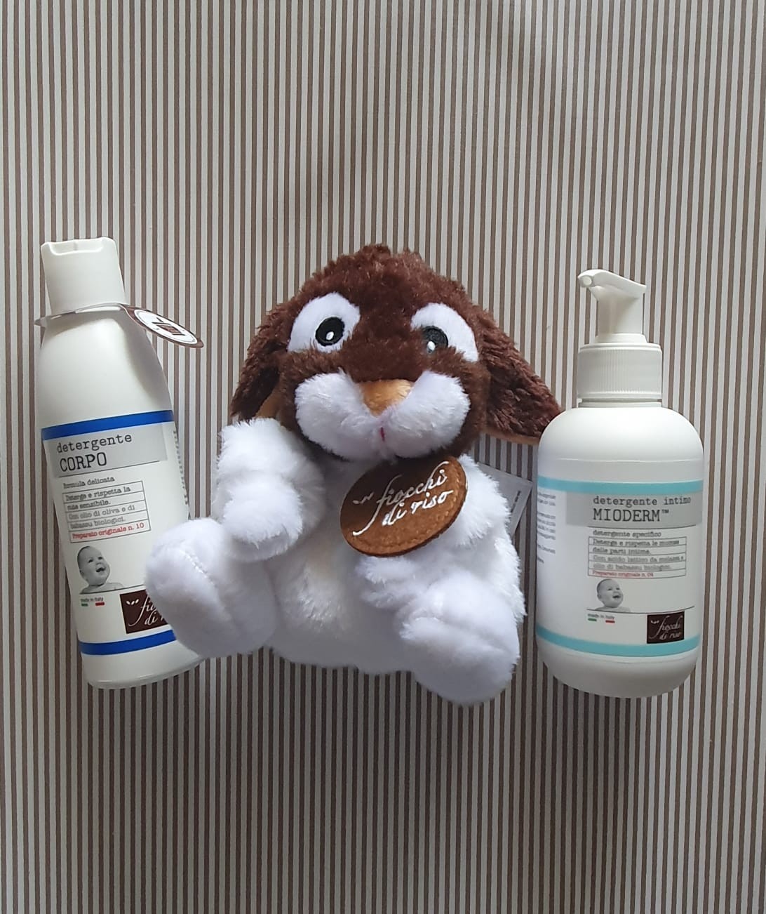 Contenuto del cofanetto. Detergenti e peluche