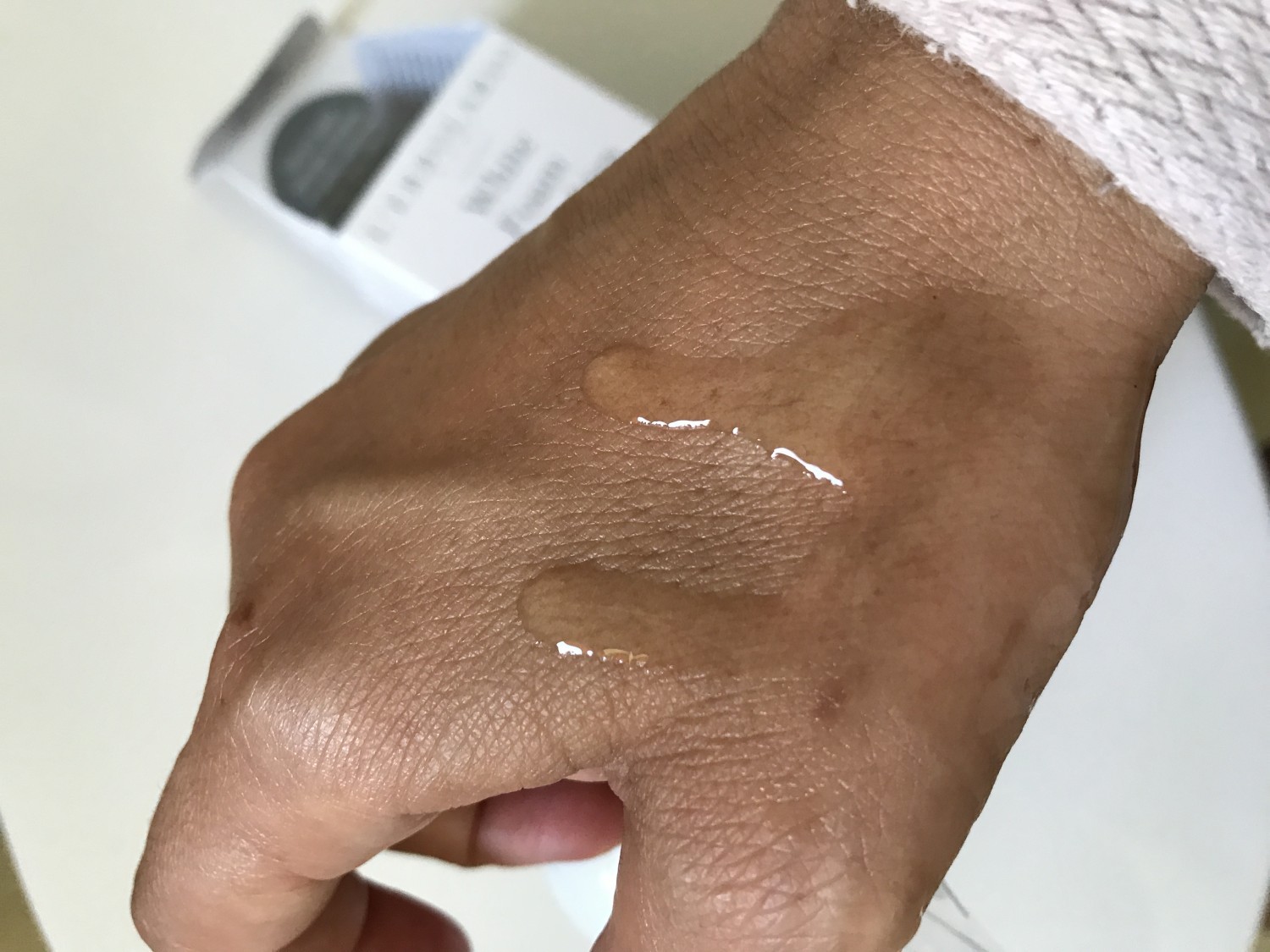 Applicazione detergente sulla pelle