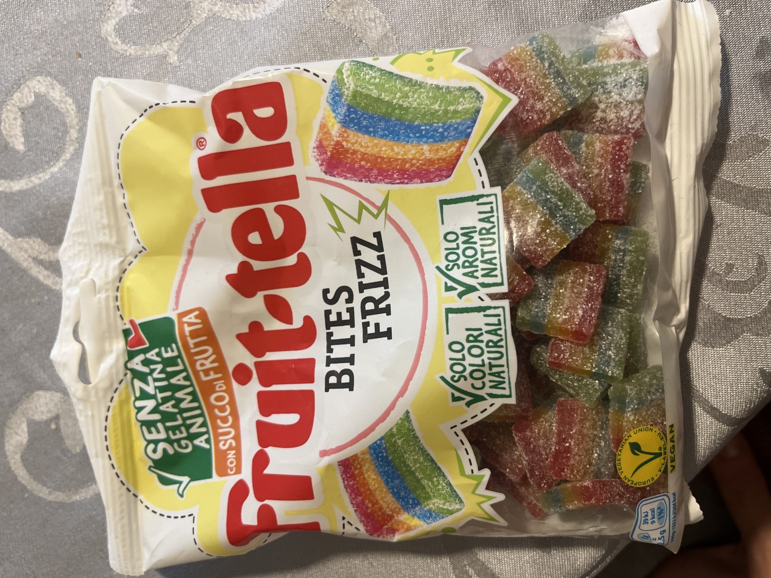 Fruit-tella bites frizz