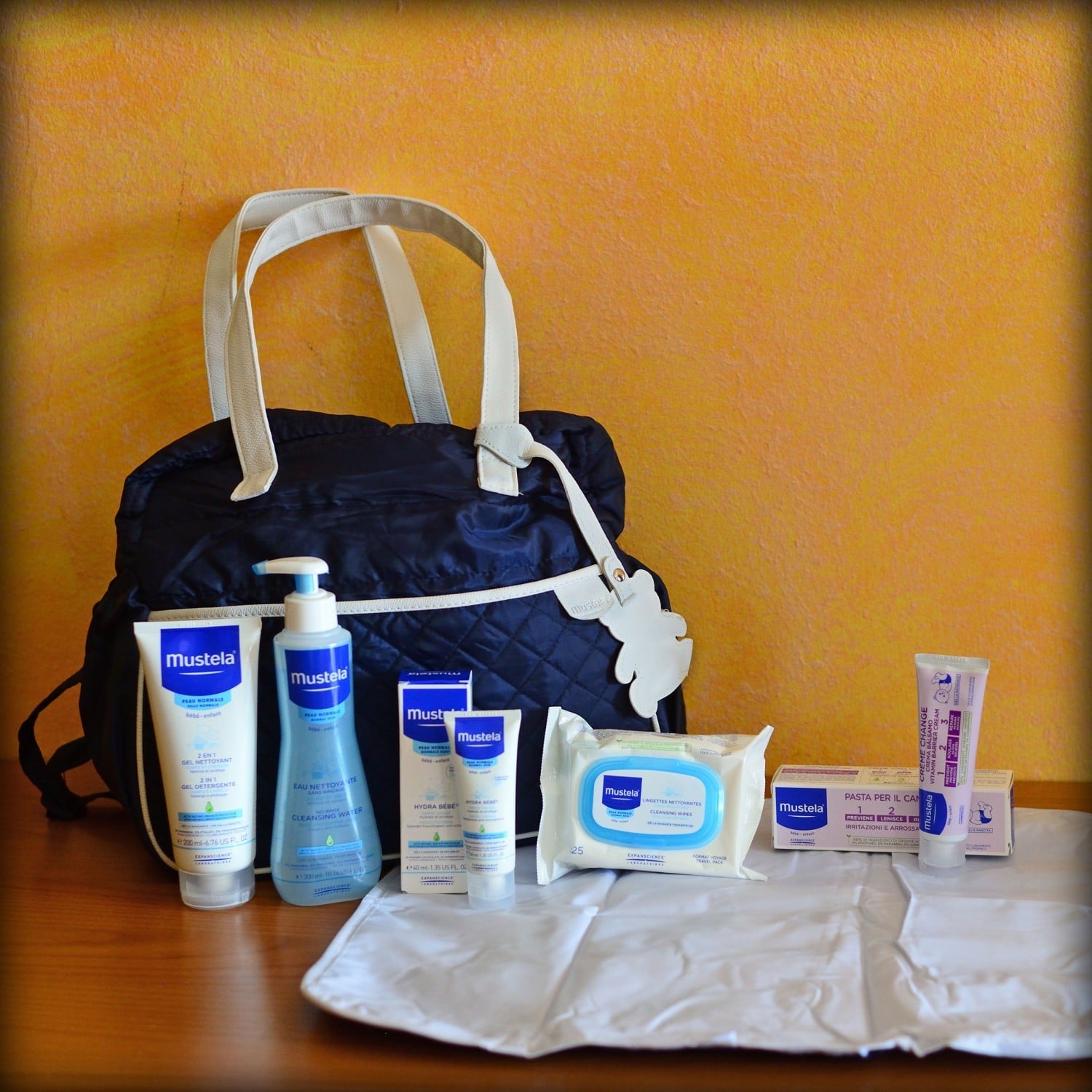 Mustela Borsa Fasciatoio con detergente.